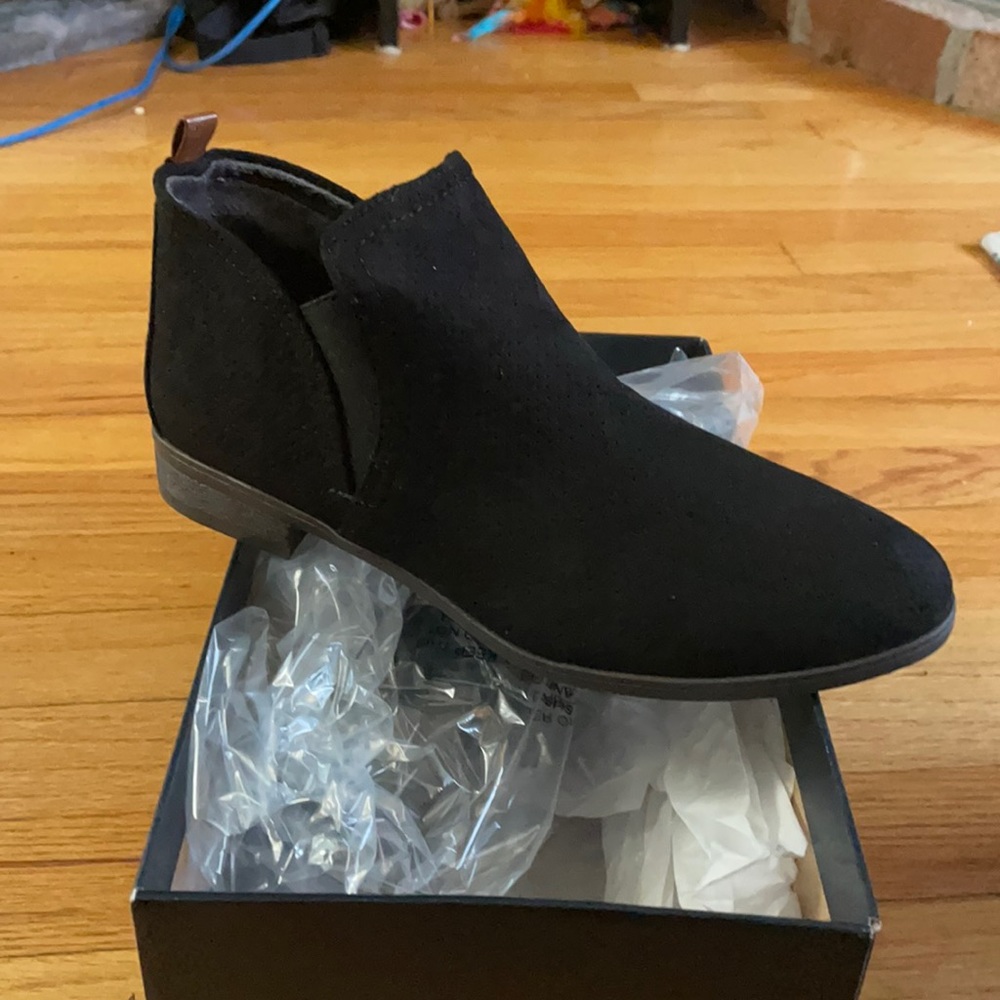 Dr. Scholl’s black booties brand new in box